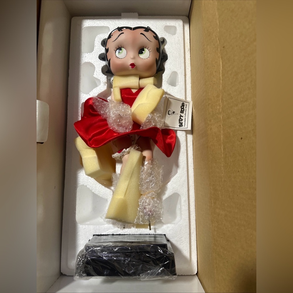 Betty Boop "Toast Of The Town" 1996 Porcelain Doll "16 Danbury Mint New open box
